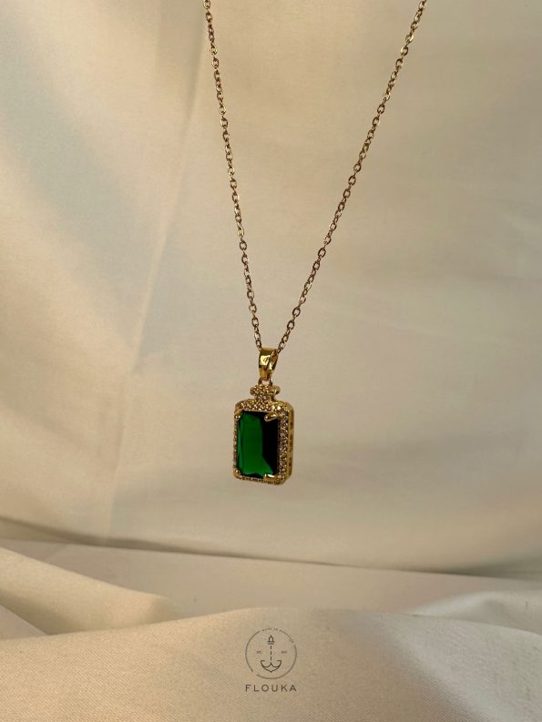 green straus necklace