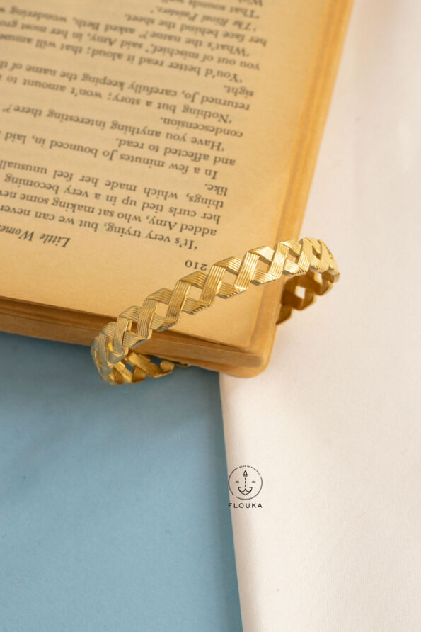 x gold free size bracelet