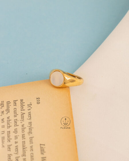 circle seashell stone gold ring