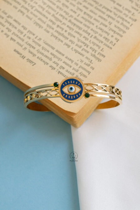 blue eye bracelet whith green straus