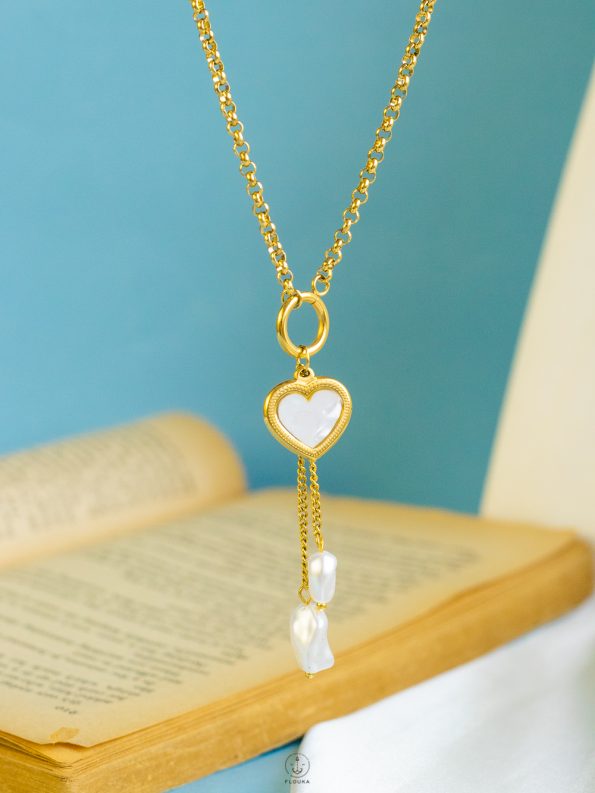 white heart pearl necklace