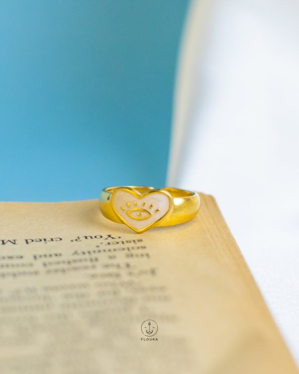 white eye rasin heart free size ring