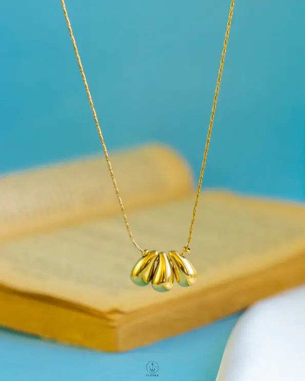 triple teardrop necklace