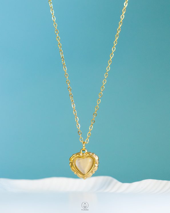 cat eye royal heart necklace