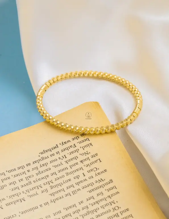 basic gold bracelet
