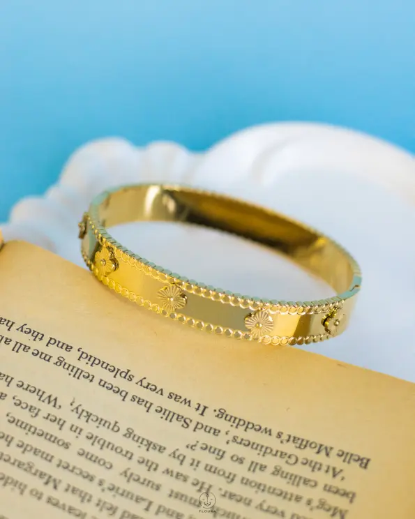 tiny flower bracelet