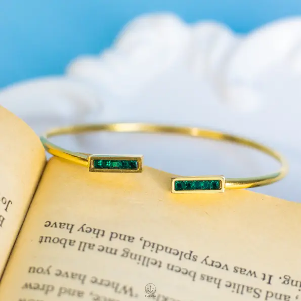 green bracelet