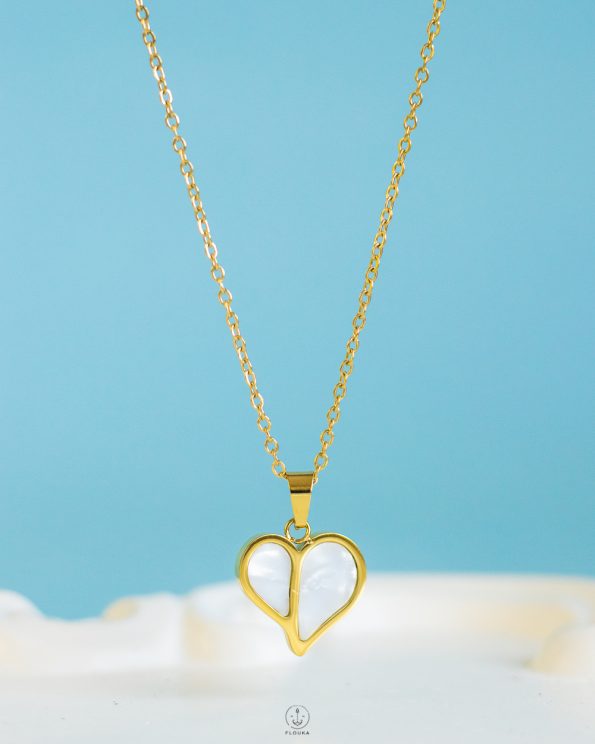 white heart fake seashell necklace