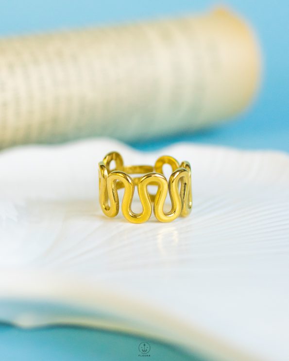 free size gold wavy ring