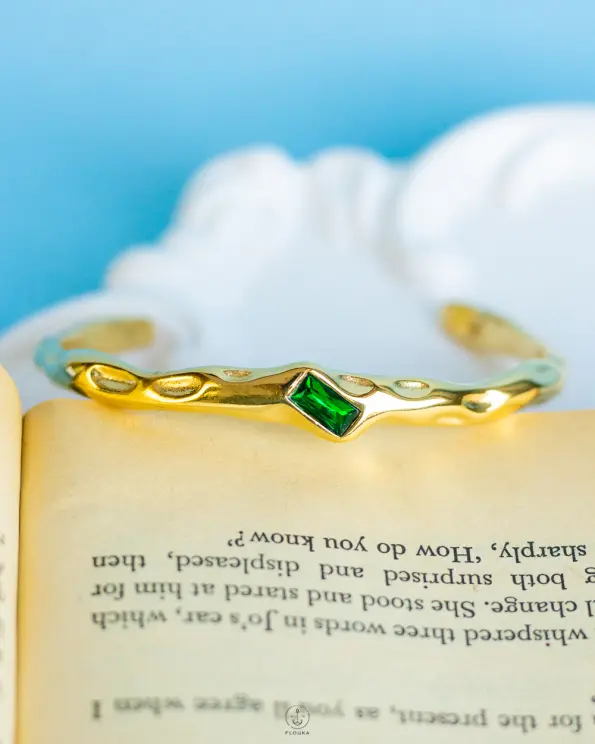 wavy gold green straus bracelet