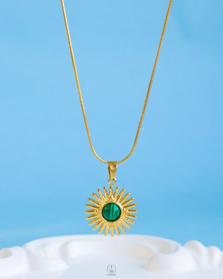 green flower mousce necklace