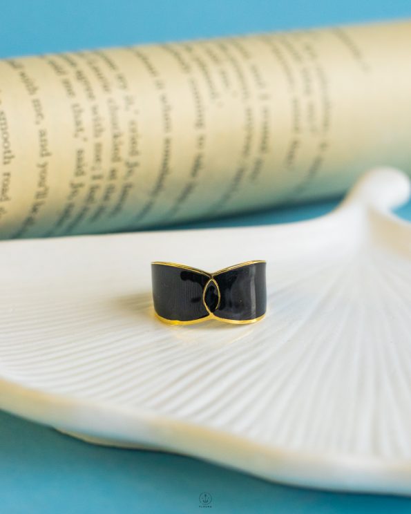 wavy black free size ring