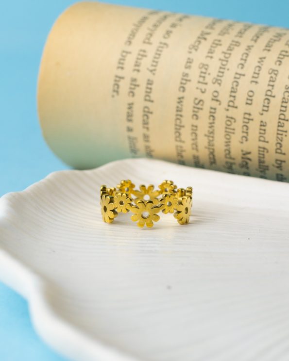 Golden flower ring