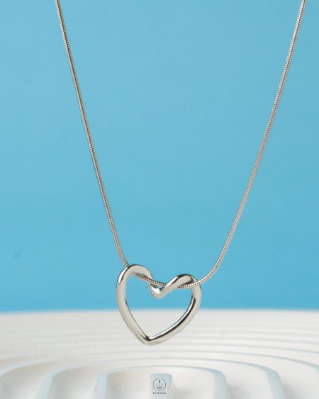 silver trendy heart necklace