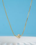 sinegle white flower necklace