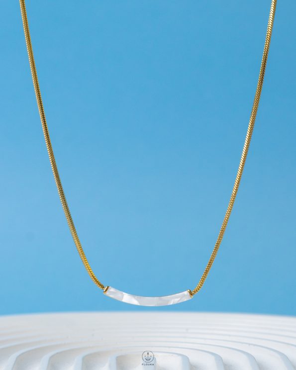 curve bar white gold necklace