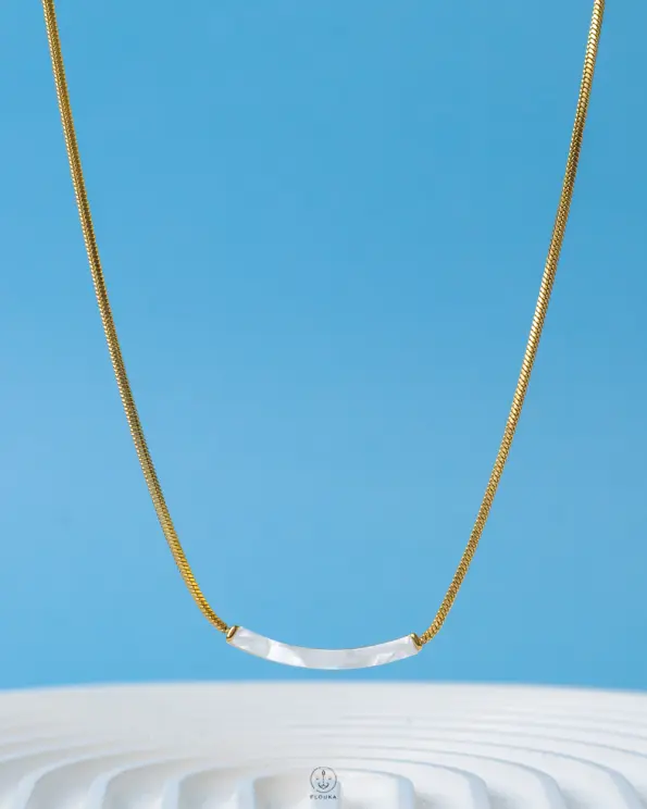 curve bar white gold necklace