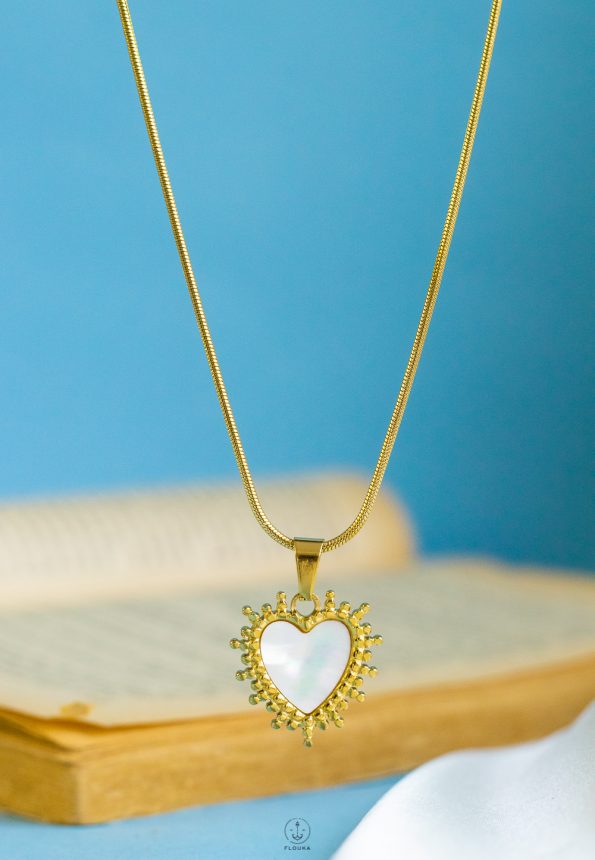 white shining heart necklace