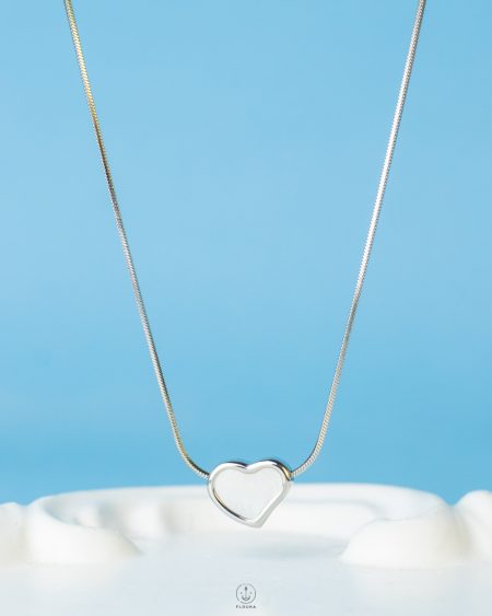 seachell heart silver necklace