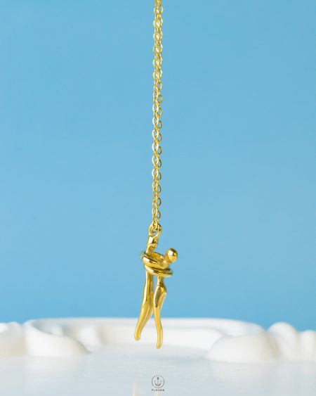 hug gold necklace