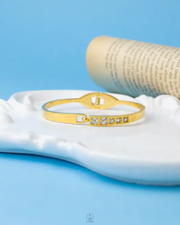 easy open white straus bracelet