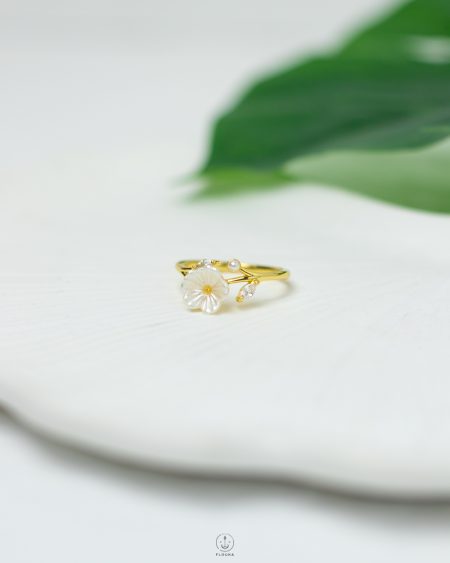 white flower free size ring