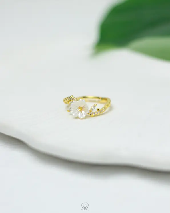 straus flower free size ring