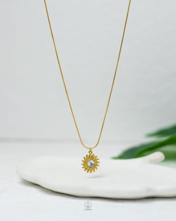 white flower gold necklace