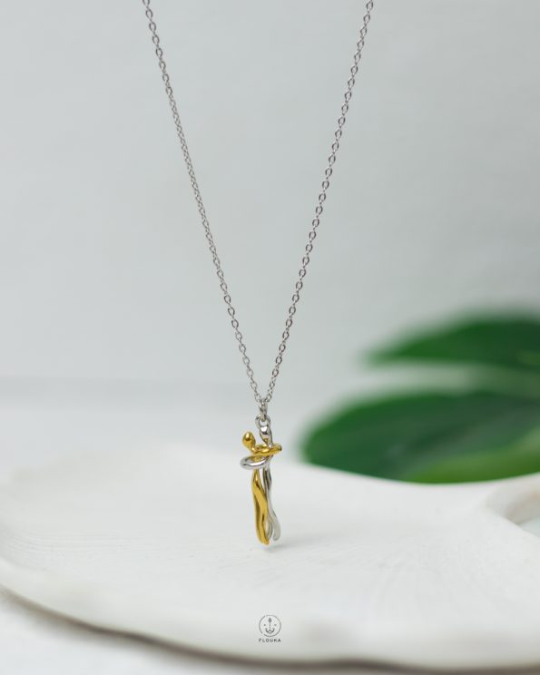 mix gold & silver hug necklace