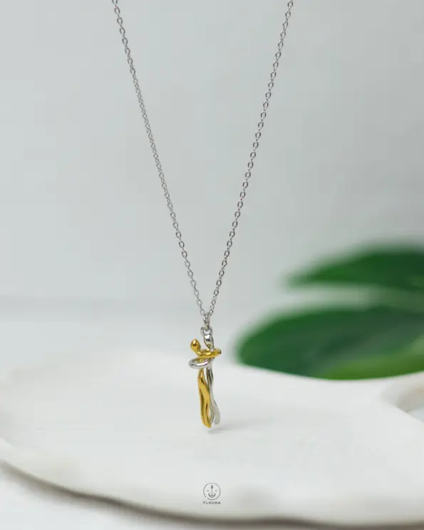 mix gold & silver hug necklace