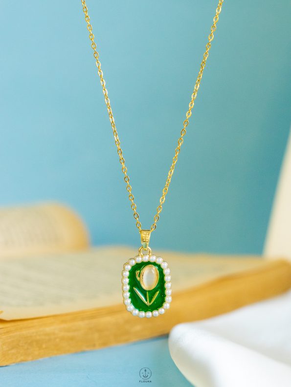 green flower gold necklace