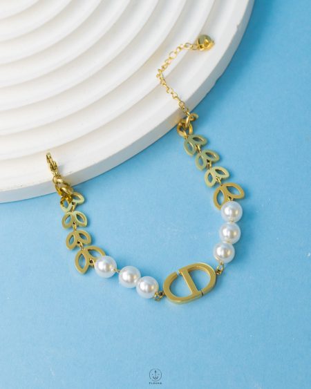 fake pearl bracelet