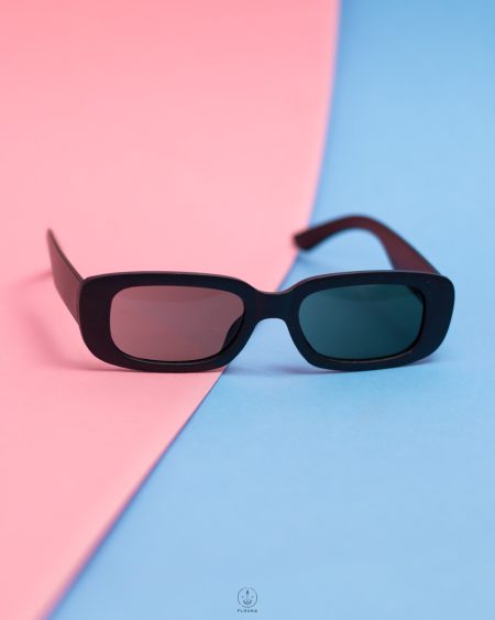 trendy black sun glasses