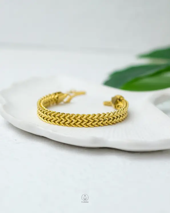 basic gold gormet bracelet