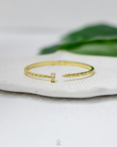 Luxury nail straus gold bracelet