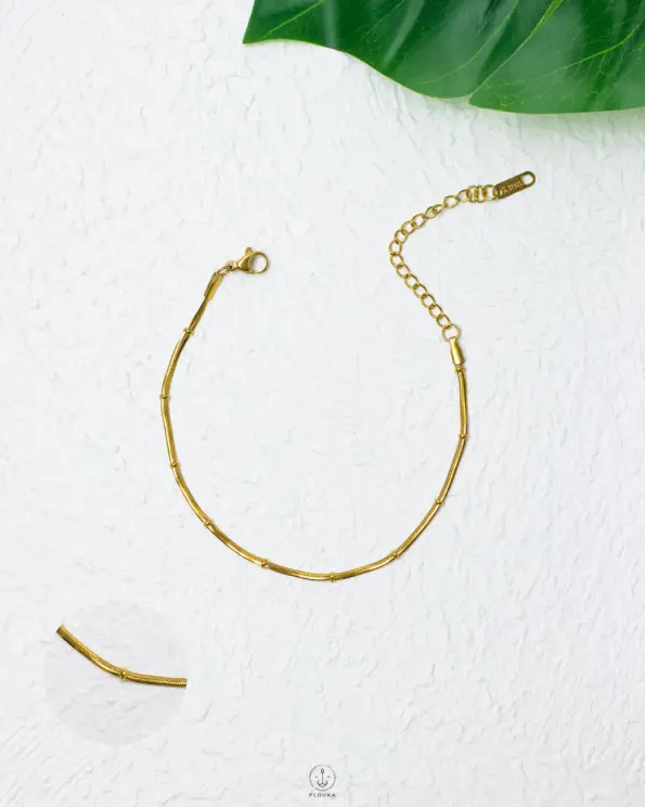 single gold bracelet