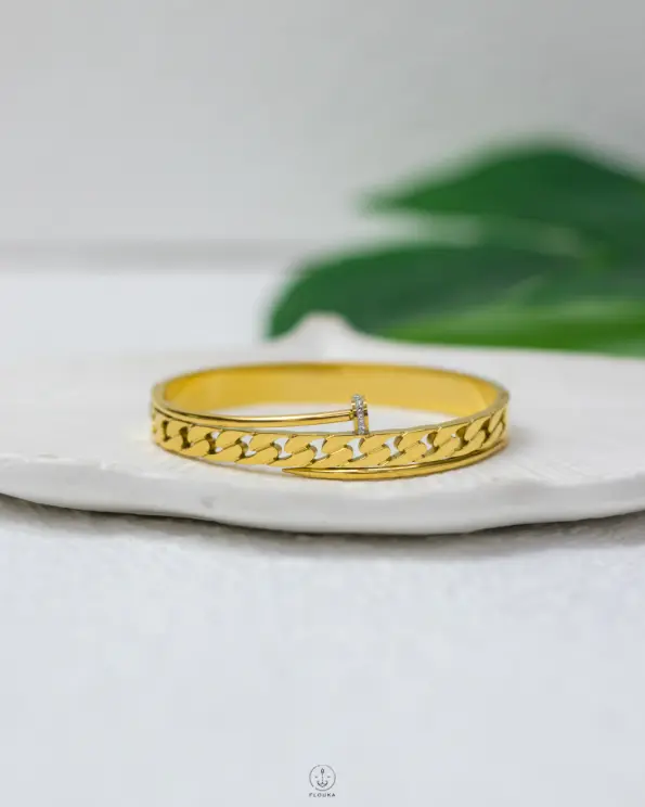 nail cartier gold bracelet