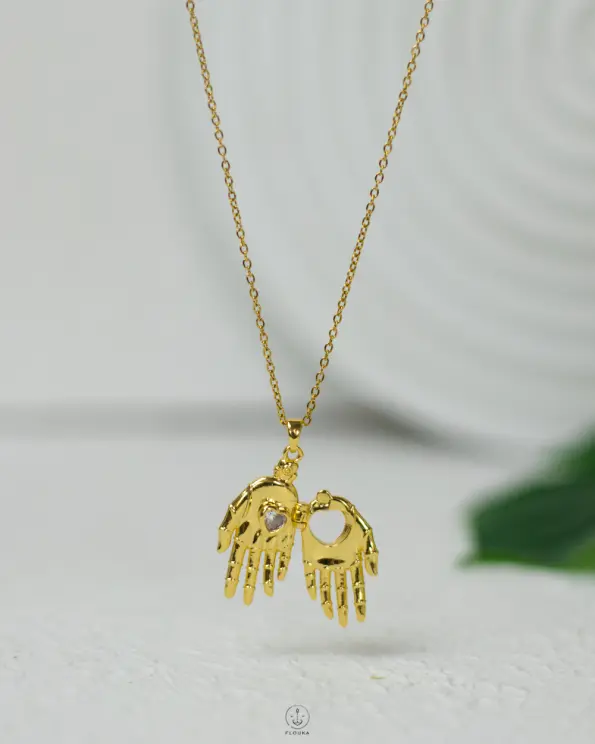 straus heart double hand necklace