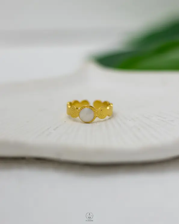 circle white rasin gold ring
