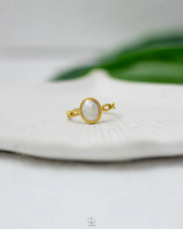 circle white rasin gold ring