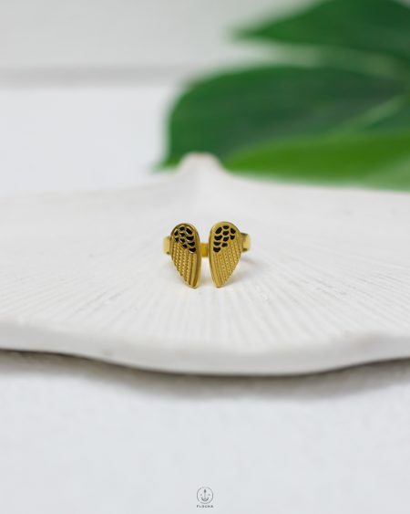 black rasin wings ring