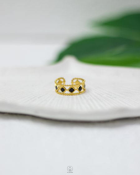 black free size ring