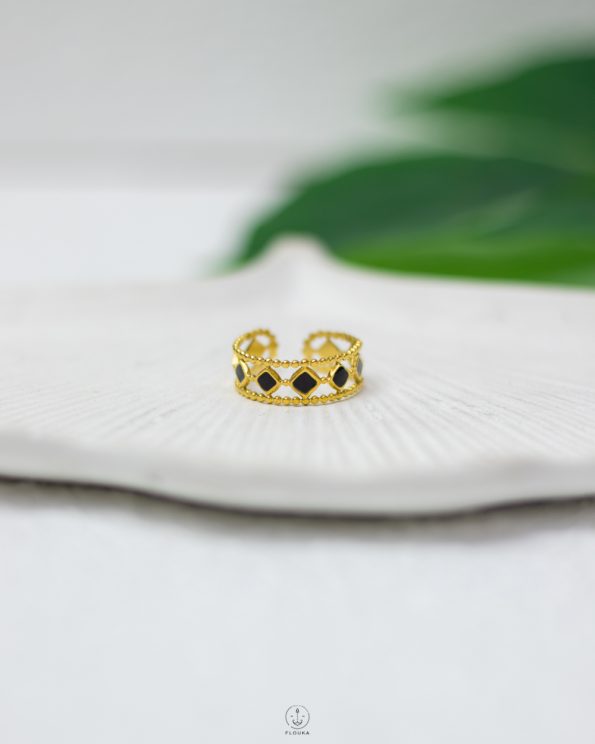 black free size ring