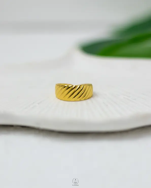 gold free size ring