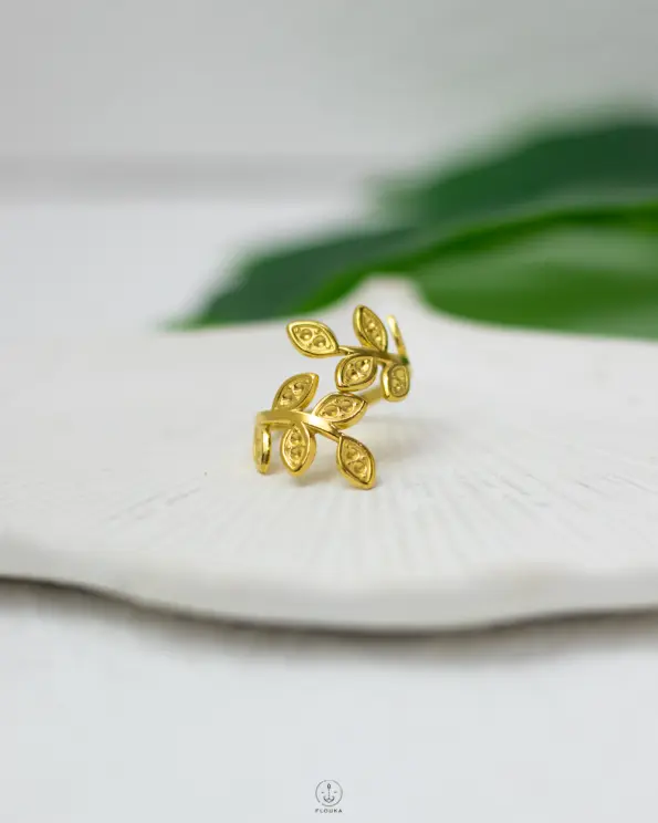 gold leafs ring