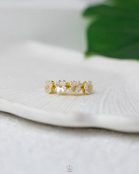 many white flowers gold ring
