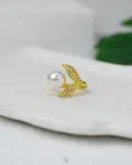fake peral strus gold ring