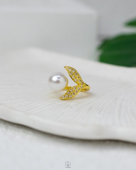 fake peral strus gold ring