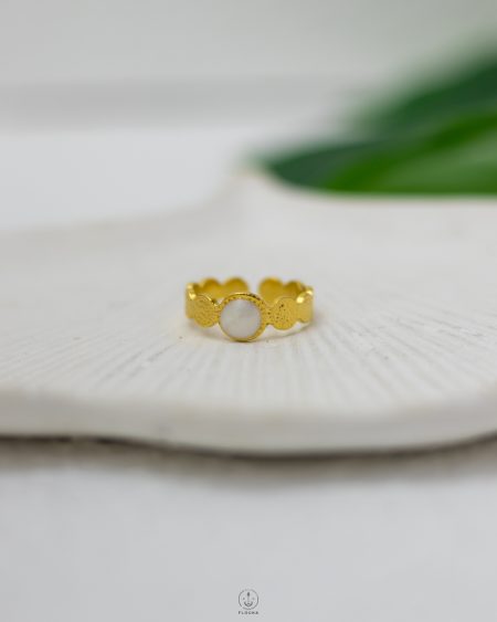 circle white rasin gold ring