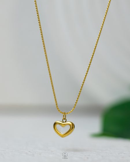 Basic raisen heart necklace